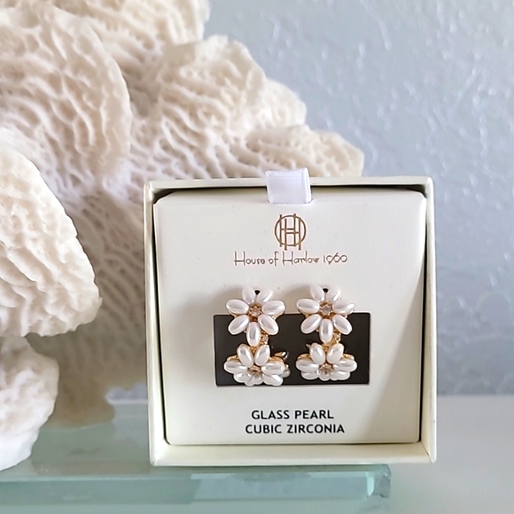 House of Harlow 1960 Jewelry - 💚New in Box. House of Harlow 1960 Glass Pearl Flower Earrings.